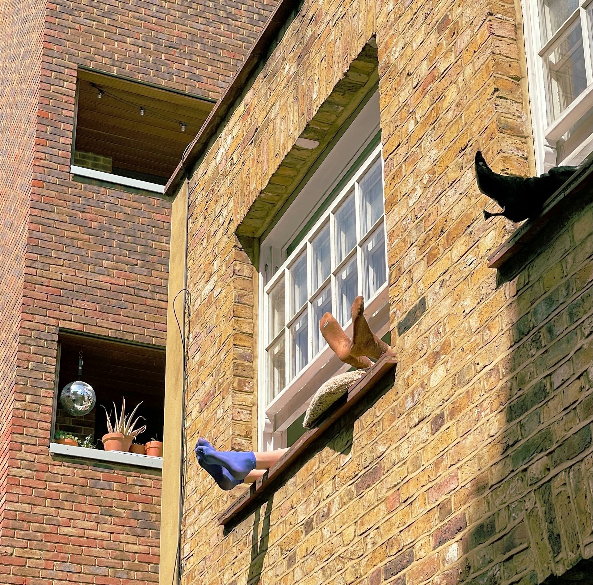 feet sticking out of windows to keep cool