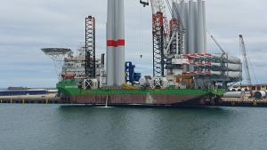 wind turbine installation boat