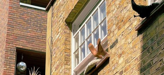 feet sticking out of windows to keep cool
